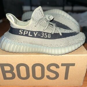 yeezy 350 v2 “granite” barley used with box .